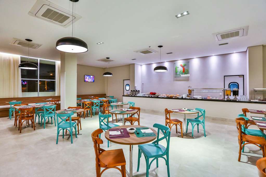 Summit Suites Hotel פינדאמונהנגבה מסעדה תמונה