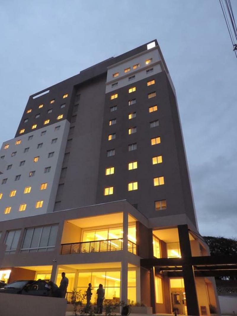 Summit Suites Hotel פינדאמונהנגבה מראה חיצוני תמונה